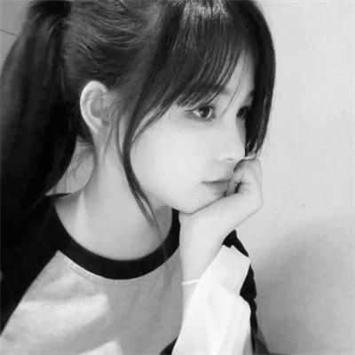 好看的黑白女生头像
