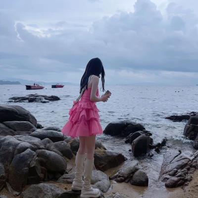 女生唯美头像背影海边高清图片