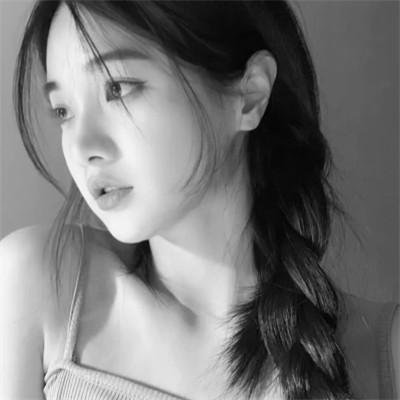 好看的黑白女生头像