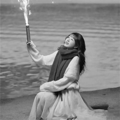 微信高清黑白女生头像100张