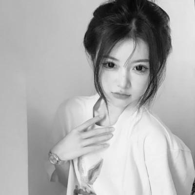 好看的黑白女生头像