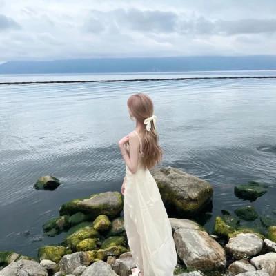 背部好看的气质女生头像