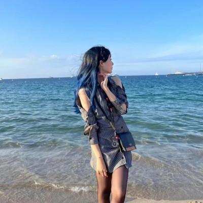 女生唯美头像背影海边高清图片