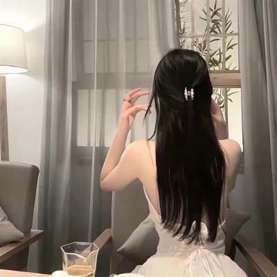 背部好看的气质女生头像