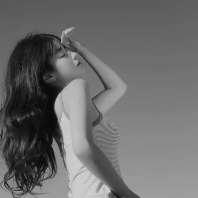 好看的黑白女生头像