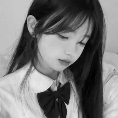 好看的黑白女生头像