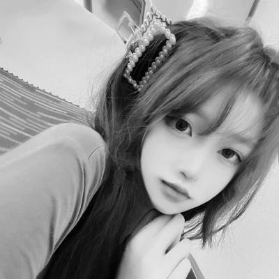 好看的黑白女生头像