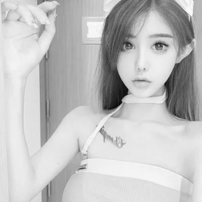 好看的黑白女生头像