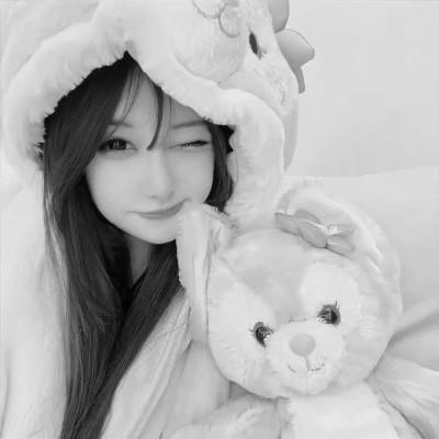 好看的黑白女生头像