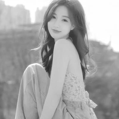 好看的黑白女生头像