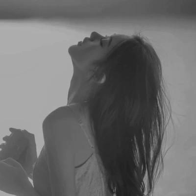 好看的黑白女生头像