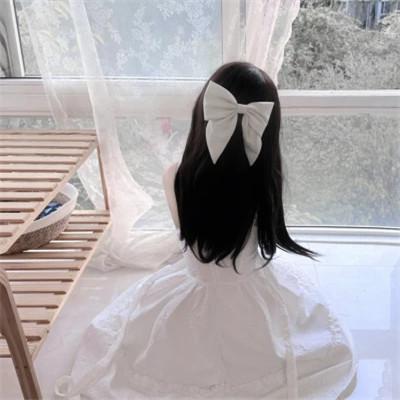 背部好看的气质女生头像