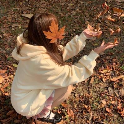 背部好看的气质女生头像