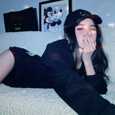 梦幻星空的女生头像 高清超好看的星空头像女生图片
