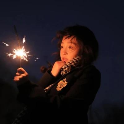女生头像仙女棒烟花意境图片