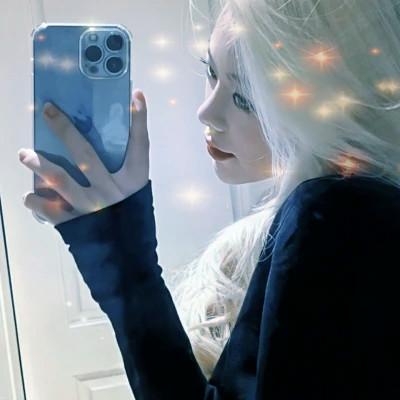 梦幻星空的女生头像 高清超好看的星空头像女生图片