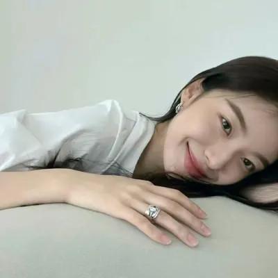 氛围感干净头像女生高清无水印