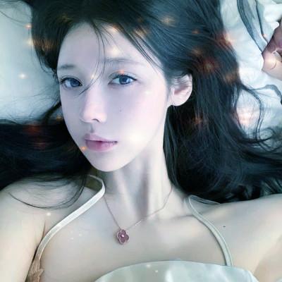 梦幻星空的女生头像 高清超好看的星空头像女生图片