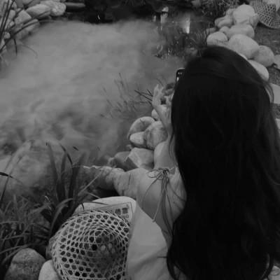 32张黑白高级感女生背影