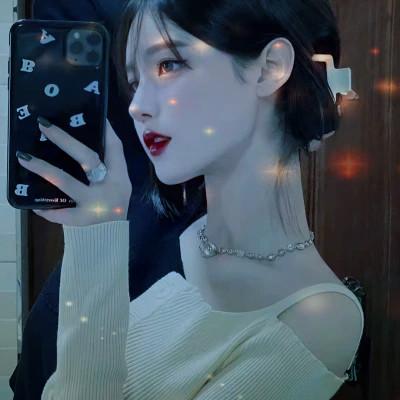 梦幻星空的女生头像 高清超好看的星空头像女生图片