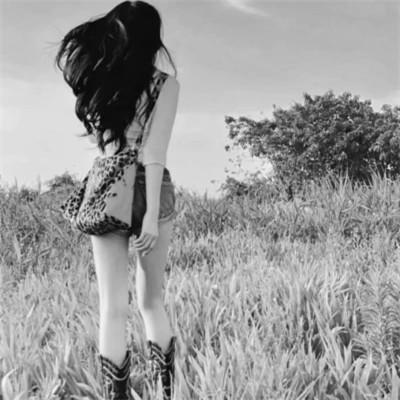 32张黑白高级感女生背影