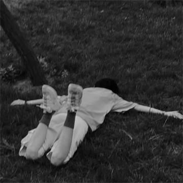 32张黑白高级感女生背影