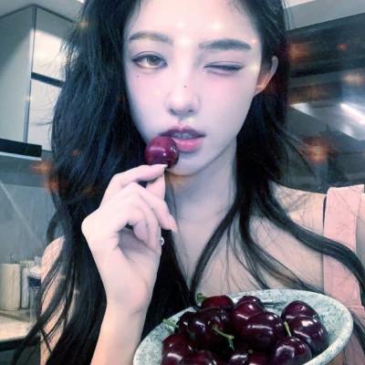梦幻星空的女生头像 高清超好看的星空头像女生图片