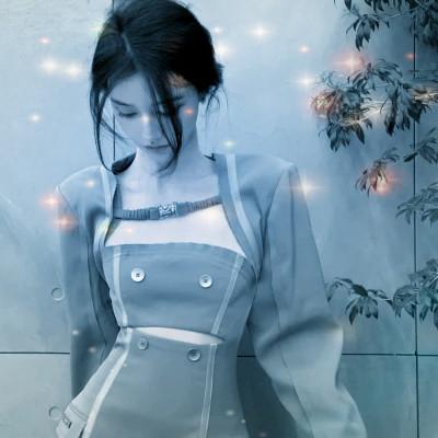梦幻星空的女生头像 高清超好看的星空头像女生图片