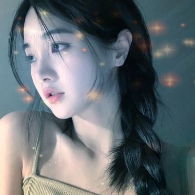 梦幻星空的女生头像 高清超好看的星空头像女生图片