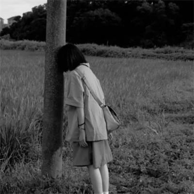 32张黑白高级感女生背影