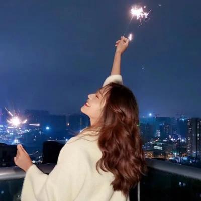 女生头像仙女棒烟花意境图片