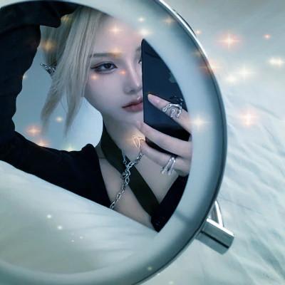 梦幻星空的女生头像 高清超好看的星空头像女生图片