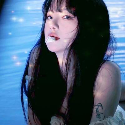 梦幻星空的女生头像 高清超好看的星空头像女生图片