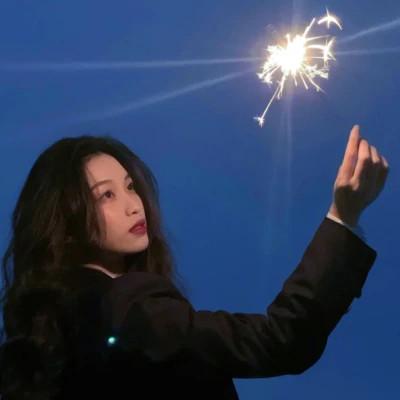 女生头像仙女棒烟花意境图片