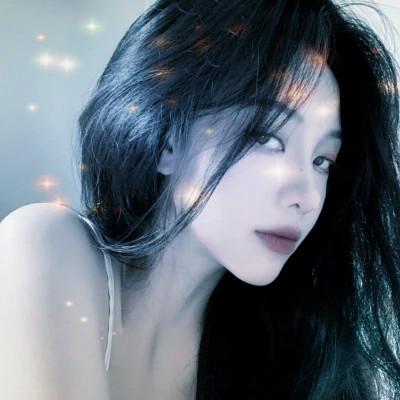 梦幻星空的女生头像 高清超好看的星空头像女生图片