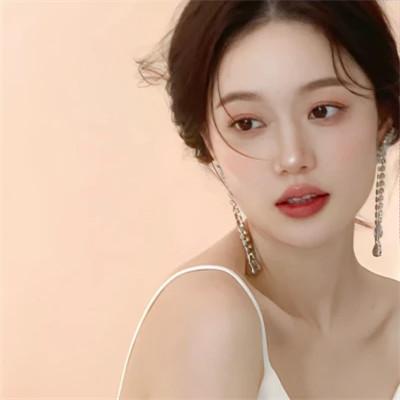 优质冷艳女头像图片好看32张