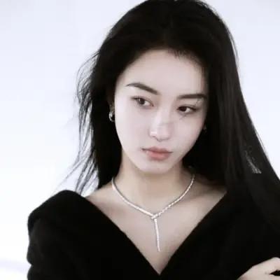 优质冷艳女头像图片好看32张