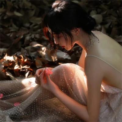 优质冷艳女头像图片好看32张