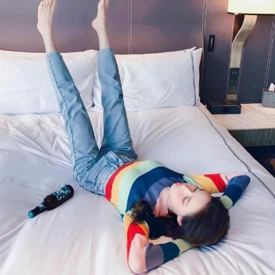 微信头像女全身照图片32张
