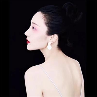优质冷艳女头像图片好看32张