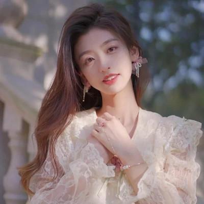 温柔甜美女生头像高级小众图片
