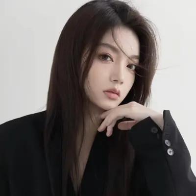 超好看的高冷头像女干净利落34张
