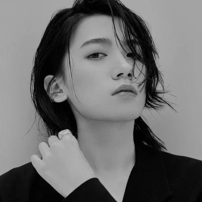91张黑白冷淡风女生头像