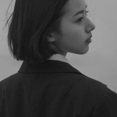 91张黑白冷淡风女生头像