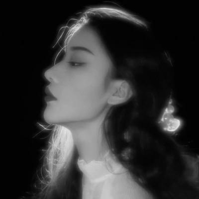 91张黑白冷淡风女生头像