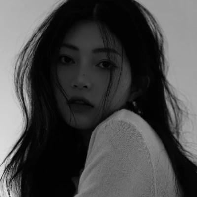 91张黑白冷淡风女生头像
