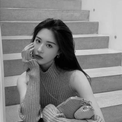 女士高冷黑白头像图片高清112张
