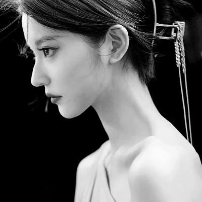 91张黑白冷淡风女生头像
