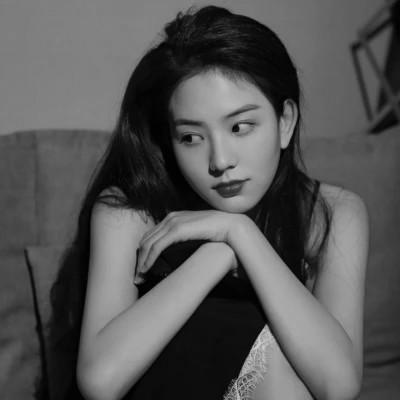 91张黑白冷淡风女生头像