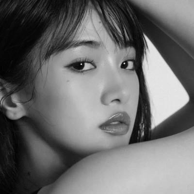91张黑白冷淡风女生头像
